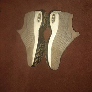 Pre-loved Slip On Sneakers